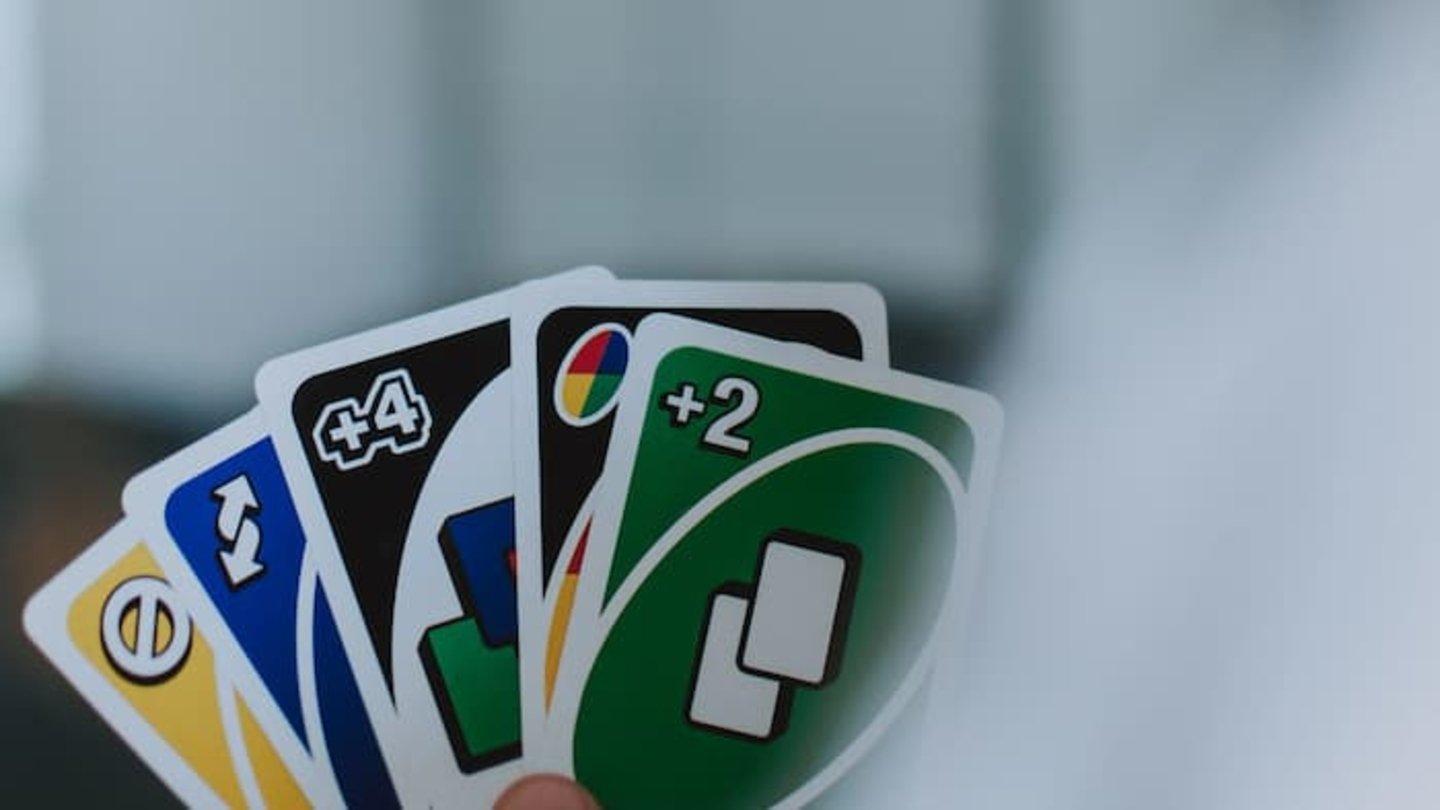 En Uno, el popular jueg de cartas, podrás encontrar algunos comodines o cartas especiales que pueden cambiar el rumbo de la partida