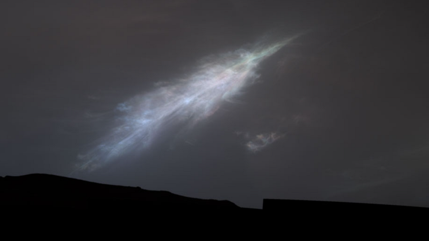 Nube iluminada en Marte