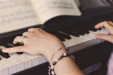 Mejores cursos online para aprender a tocar el piano gratis y de pago