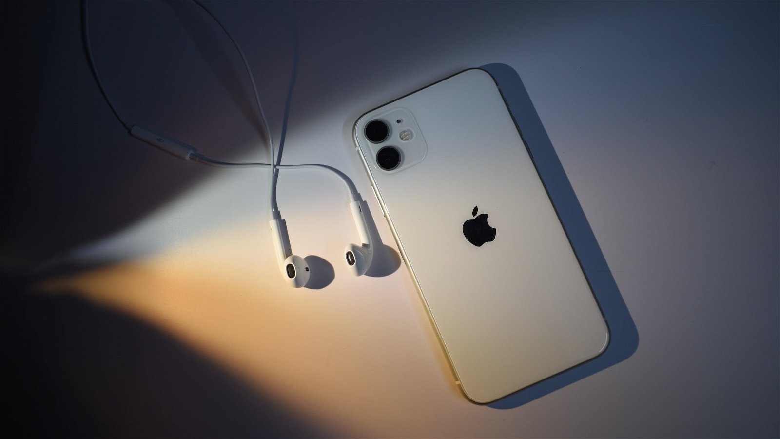 Volví a usar los EarPods más baratos de Apple, y no lo odié por