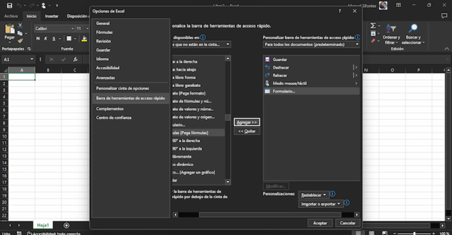Es importante que habilites la opción de formularios en la barra de herramientas de acceso rápido de Excel