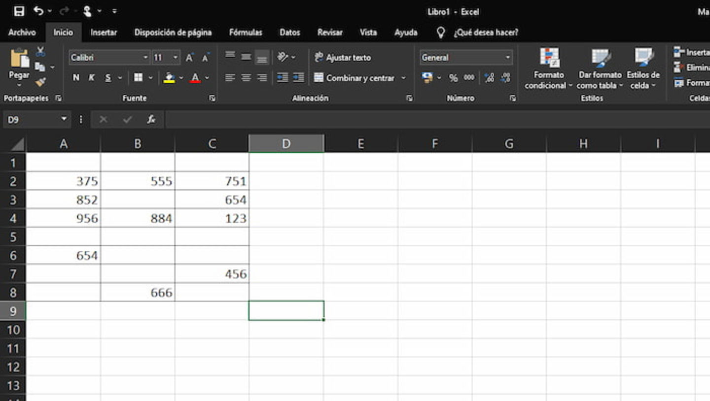 Lo primero que debes hacer es abrir el libro de Excel que contiene la tabla de datos con las celdas en blanco y seleccionar todas las celdas