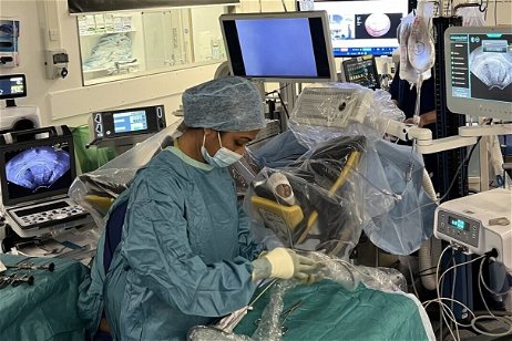 Una operación histórica: así fue como el primer "cirujano robot" salvó la vida de un hombre