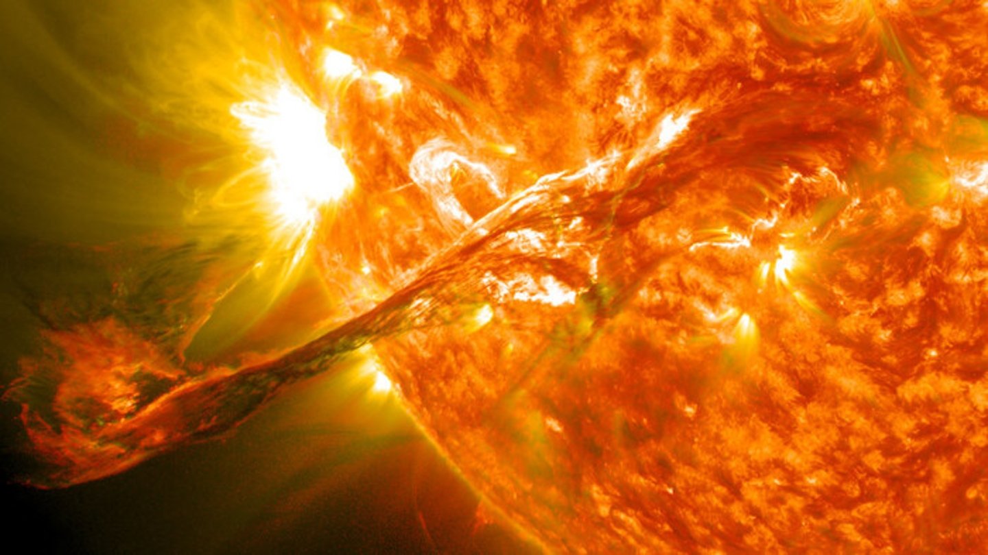 tormenta solar eyección de masa coronal o CME