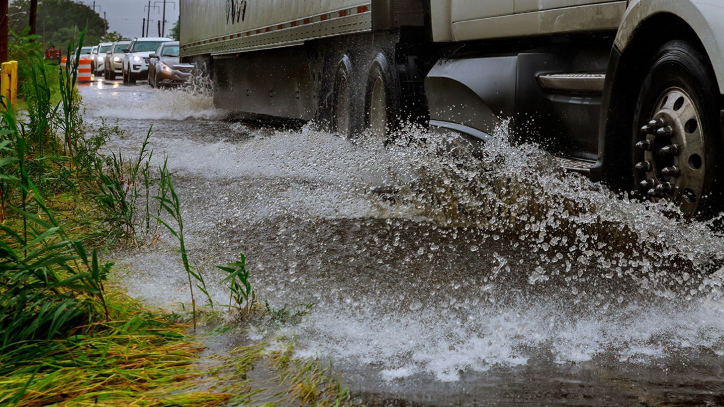 camiones lluvia