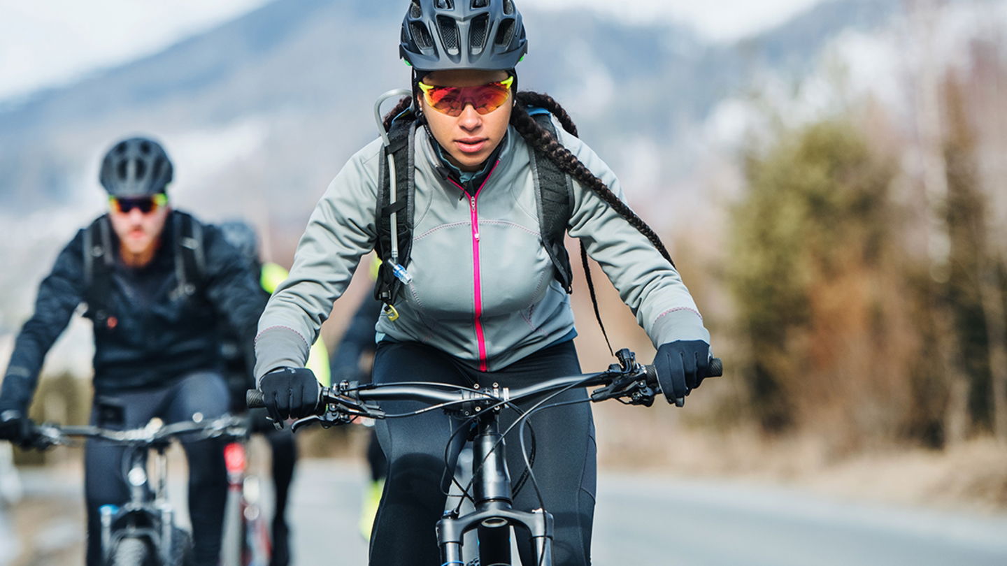 adelantar ciclistas paralelo