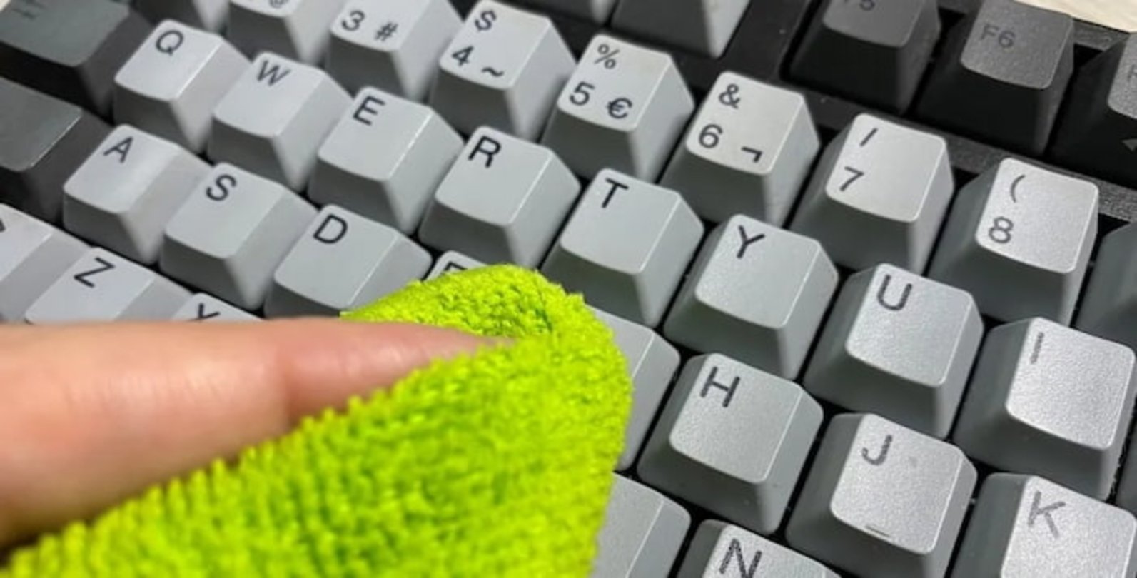 Cómo limpiar el teclado del ordenador en el menor tiempo posible