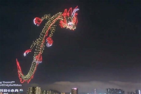 Un gigantesco dragón volador es el protagonista en esta espectacular exhibición de drones