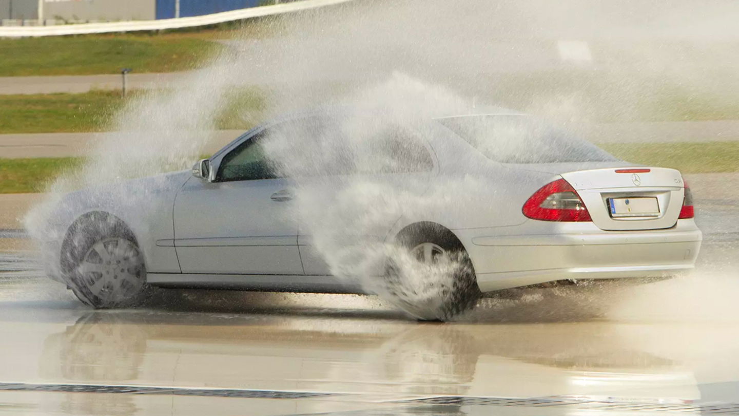 maniobras basicas aquaplaning