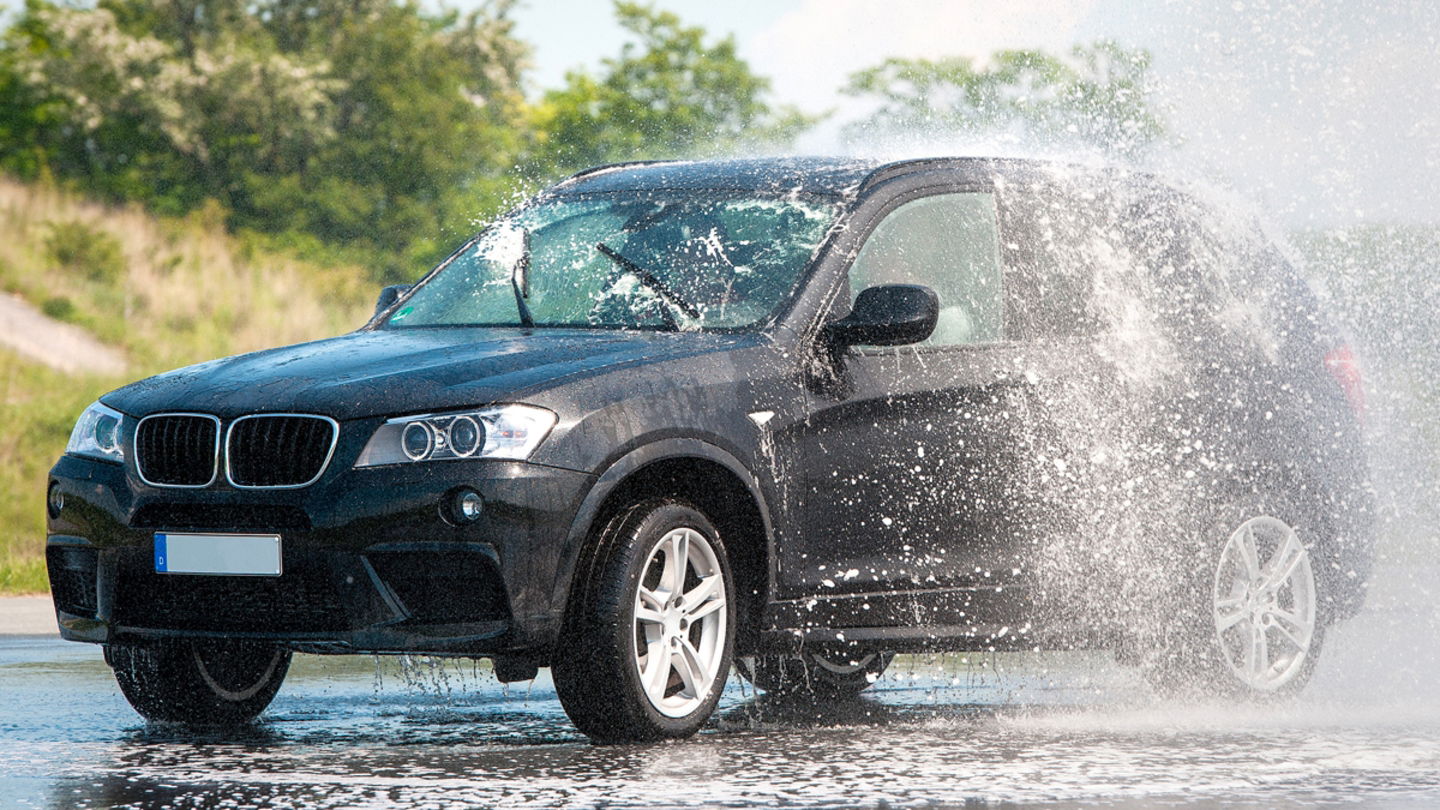 practicar aquaplaning