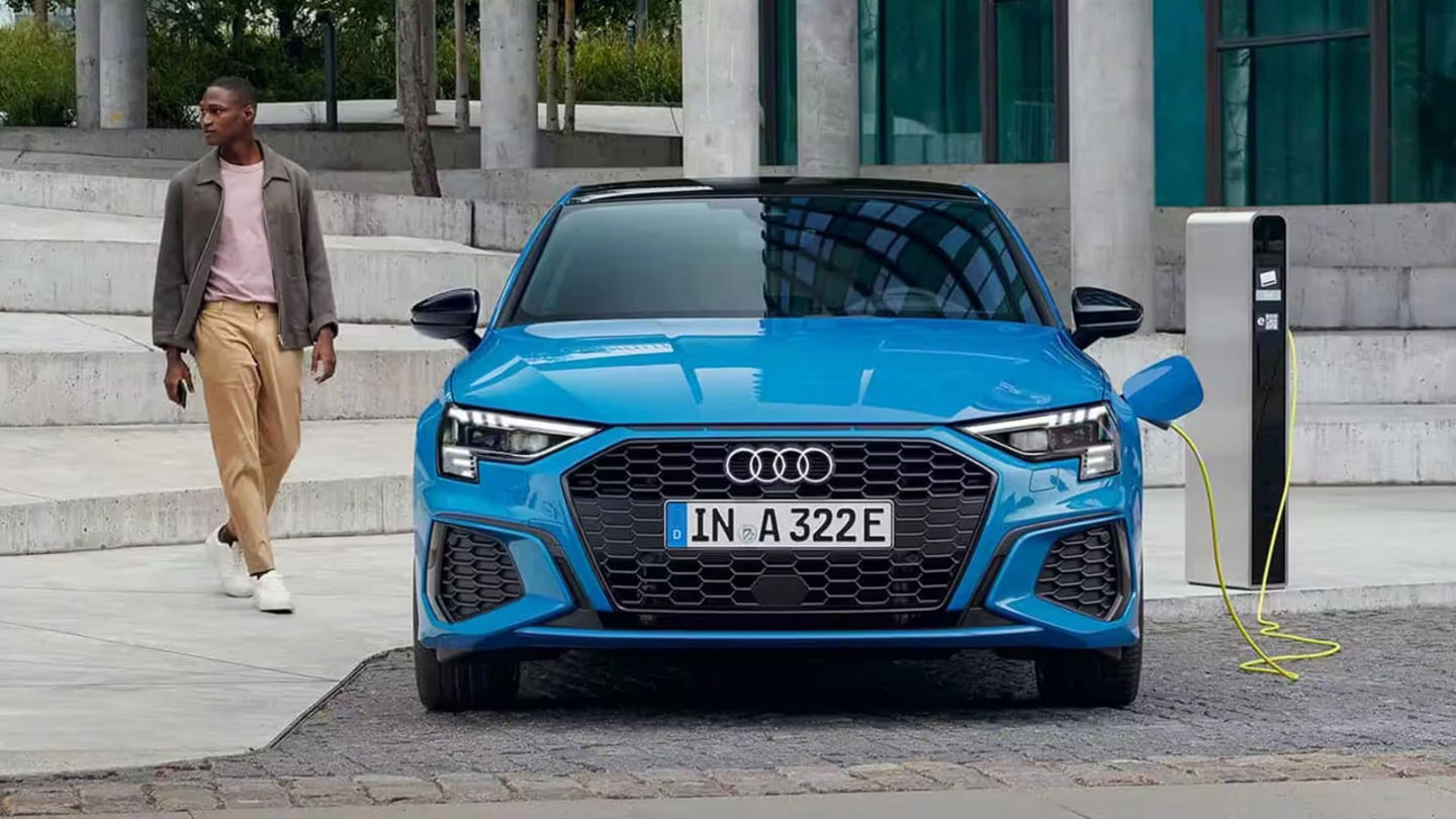 El Audi A3 Sportback TFSIe es el modelo híbrido más compacto de la gama de vehículos de la firma de los cuatro aros.