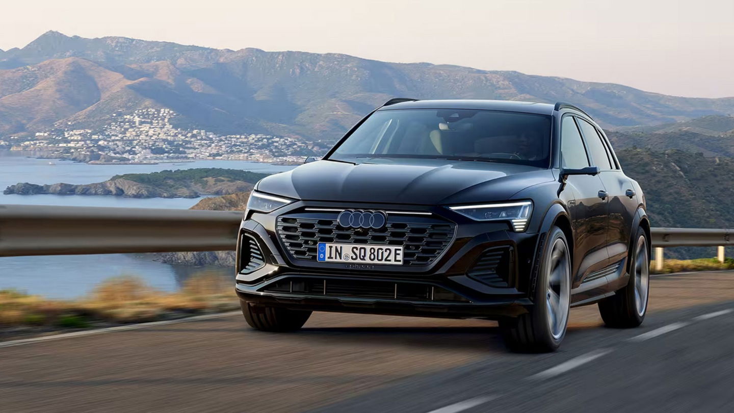 El Audi SQ8 e-tron es la versión tope de gama del Q8 e-tron. Su estética y tren motriz marcan las diferencias.