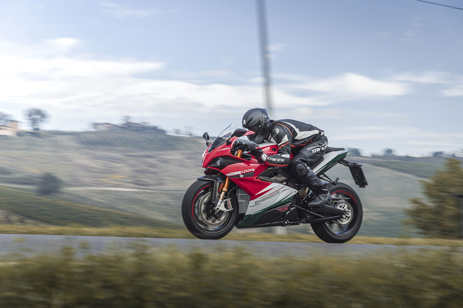 Las 11 mejores motos eléctricas en relación calidad-precio que puedes comprar en España en %AÑO%