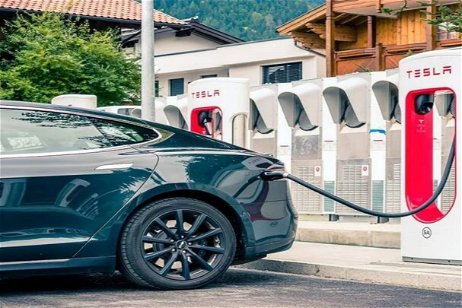 Tesla lanza un cargador universal que sirve para cualquier coche eléctrico sin importar la marca