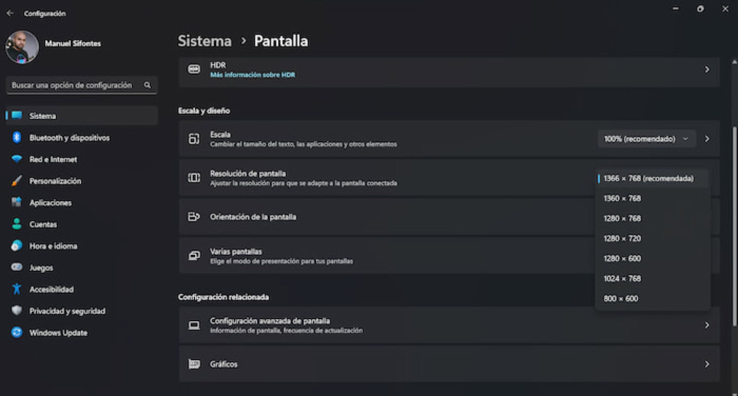 Una vez hayas conectado el monitor al portátil, deberás ajustar la resolución para aprovechar el espacio