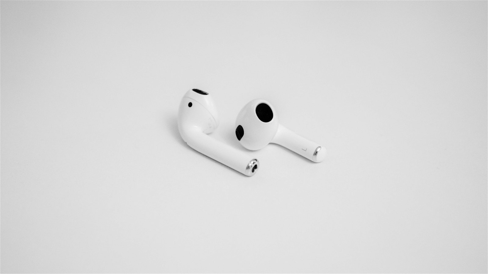Los Airpods más económicos ahora son más baratos: llévate los auriculares  Bluetooth de Apple con esta súper oferta
