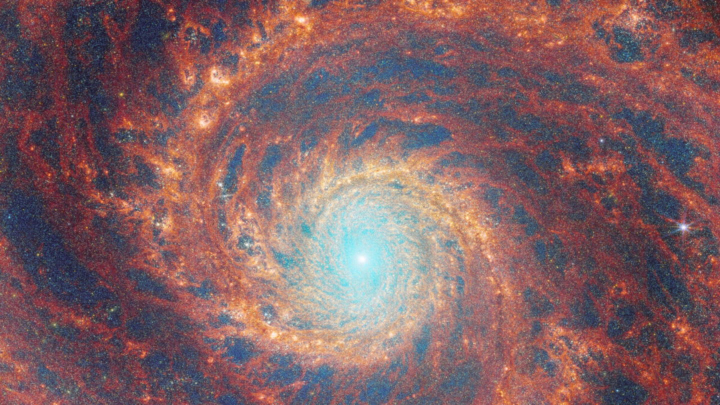 Imagen de la galaxia Whirlpool tomada por el telescopio James Webb