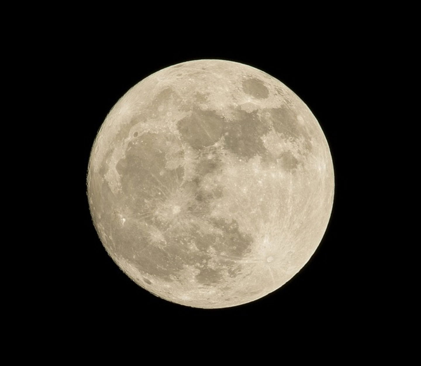 Porqué la luna tiene agujeros en su superficie 2