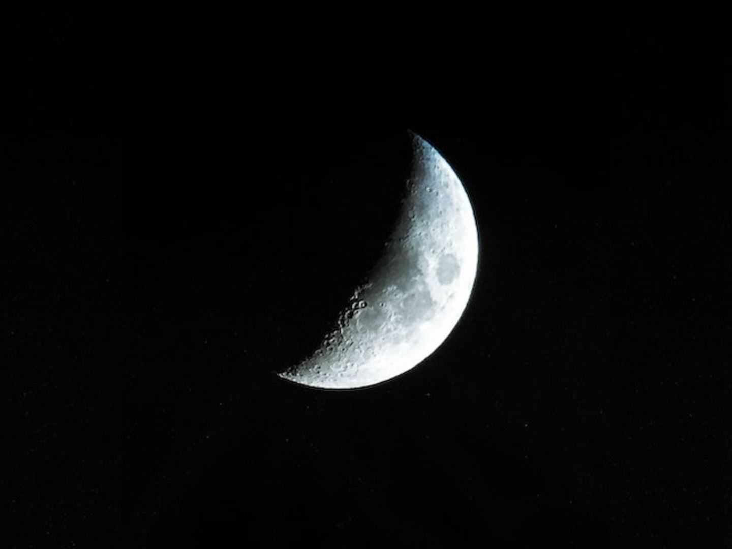 Porqué la luna tiene agujeros en su superficie 4