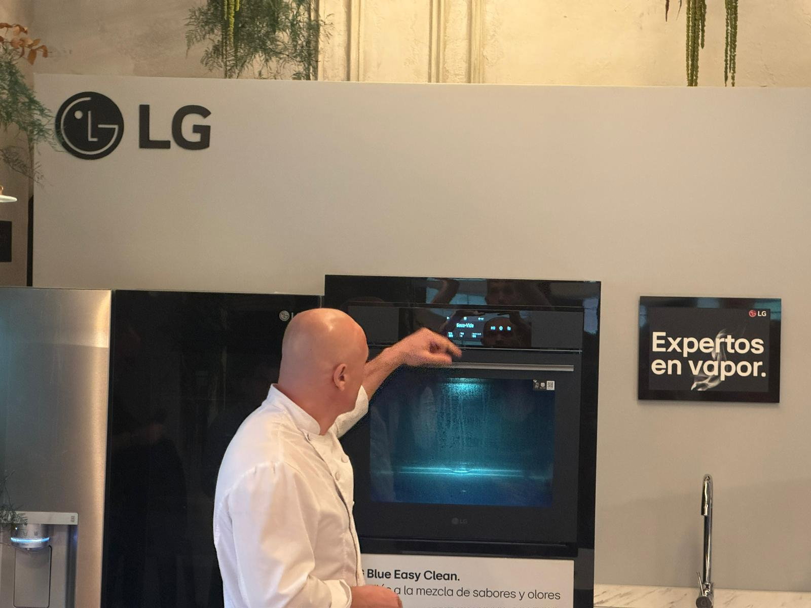 LG presenta su nueva gama de hornos de máxima eficiencia e innovación en el MOM Culinary Institute de Madrid