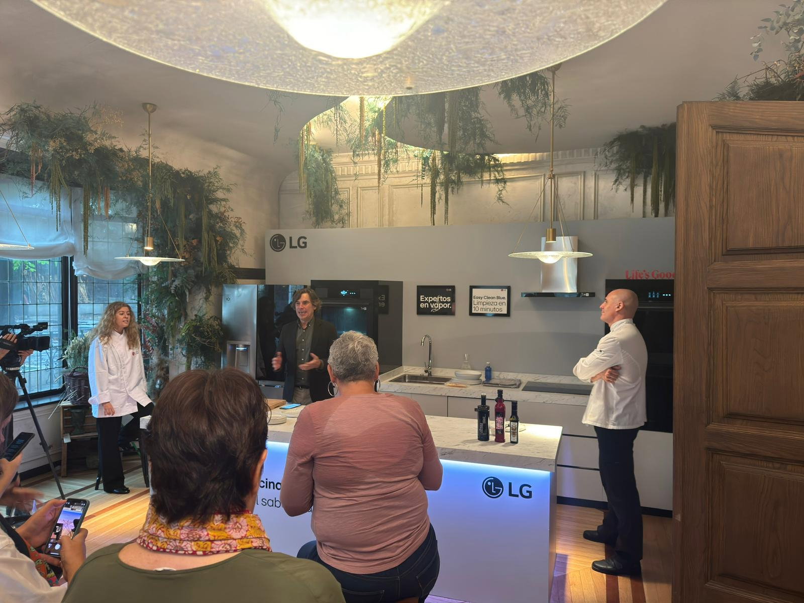 LG presenta su nueva gama de hornos de máxima eficiencia e innovación en el MOM Culinary Institute de Madrid