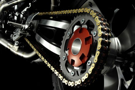 Los problemas que pueden aparecer si la tensión de la cadena de tu moto no es la ideal Los problemas que pueden aparecer si la tensión de la cadena de tu moto no es la ideal