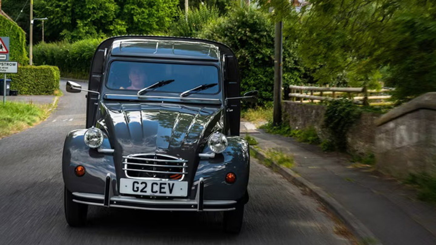 El legado del Citroën 2CV como icono de la automoción se mantiene pese a este salto a la era moderna.