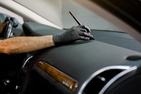 Cómo limpiar el interior de tu coche usando productos caseros