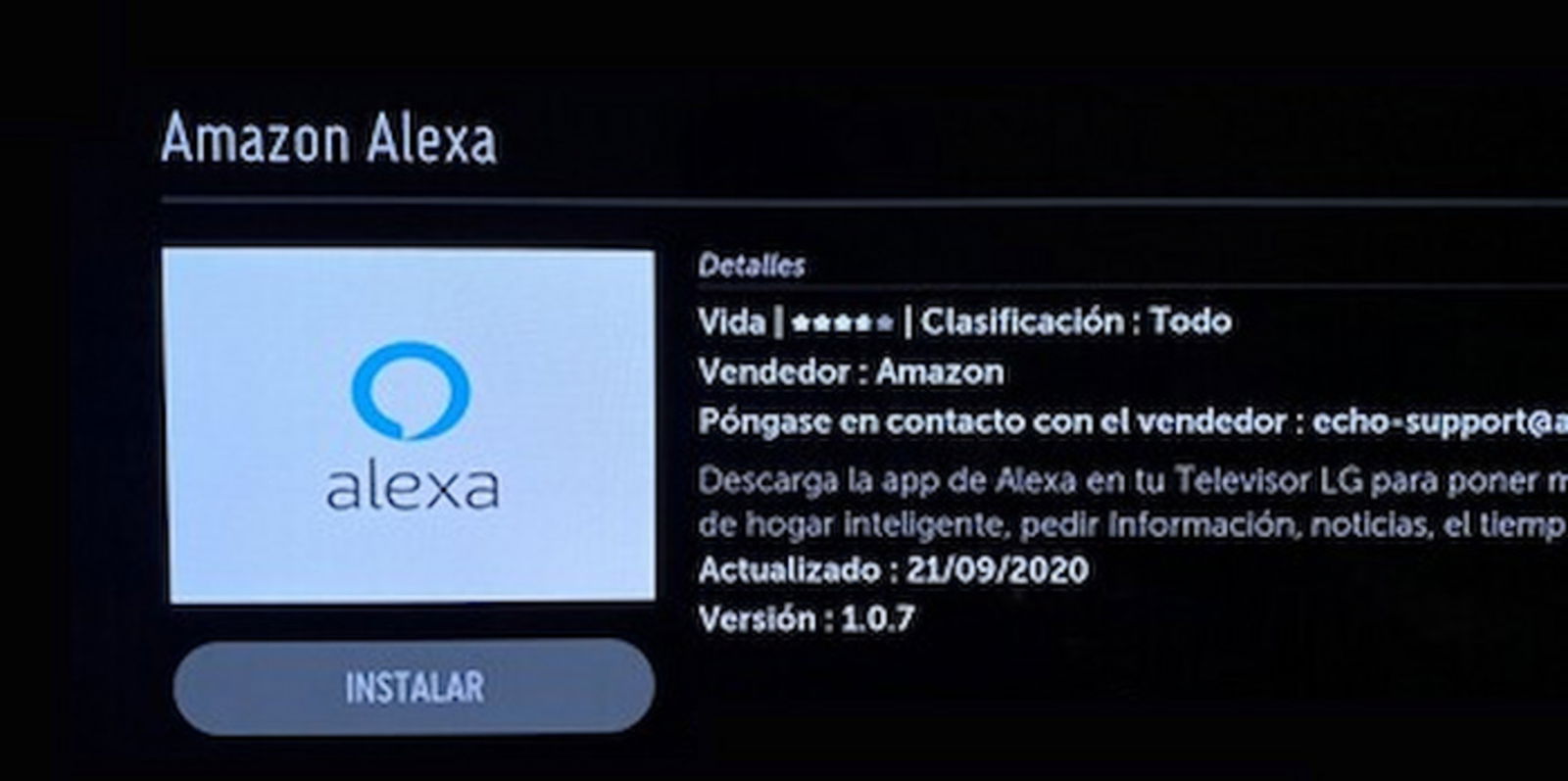 Si tu Smart TV es compatible, entonces puedes instalar la app de Amazon Alexa. Y este es el método más simple