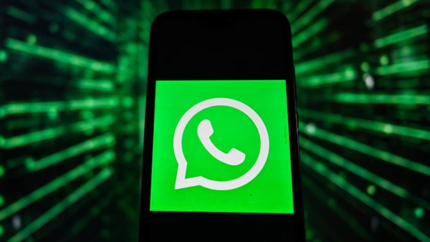 El buzoneo de WhatsApp es una técnica de estafa que se ha popularizado y que puede hacerte perder tu cuenta