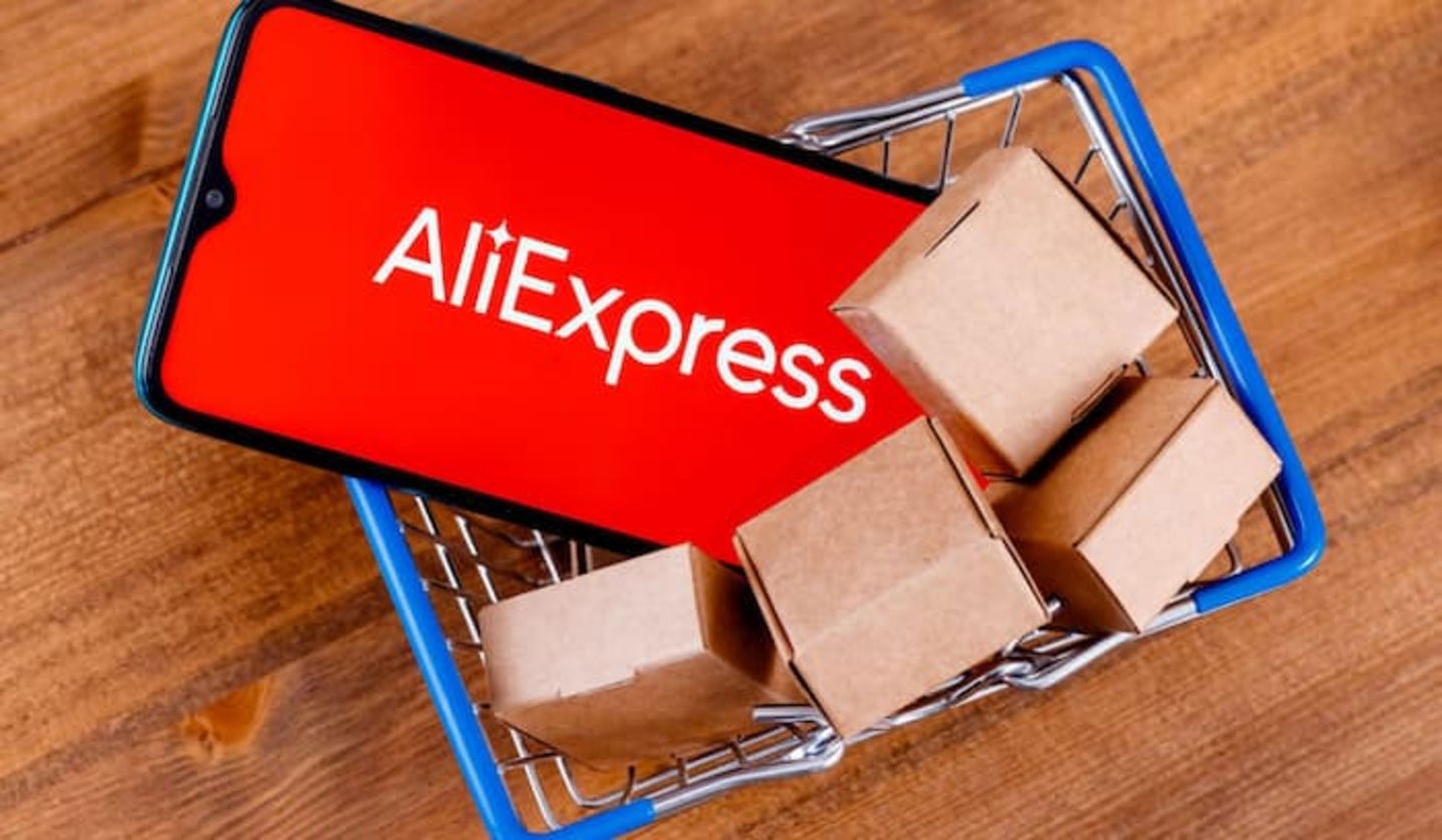 Lo primero que debes hacer es ponerte en contacto con AliExpress para consultar información sobre el paquete