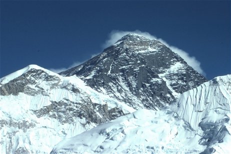 Si estás pensando escalar el Everest hay una nueva norma: tendrás que recoger tu caca