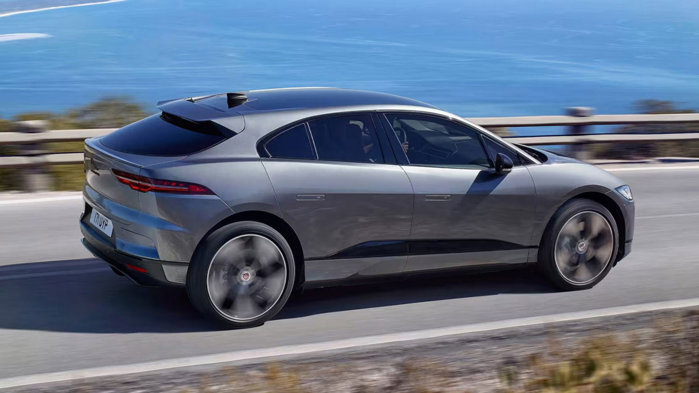 El Jaguar I-Pace tiene una capacidad de carga de 100 kW, aunque el cargador externo tenga un flujo superior