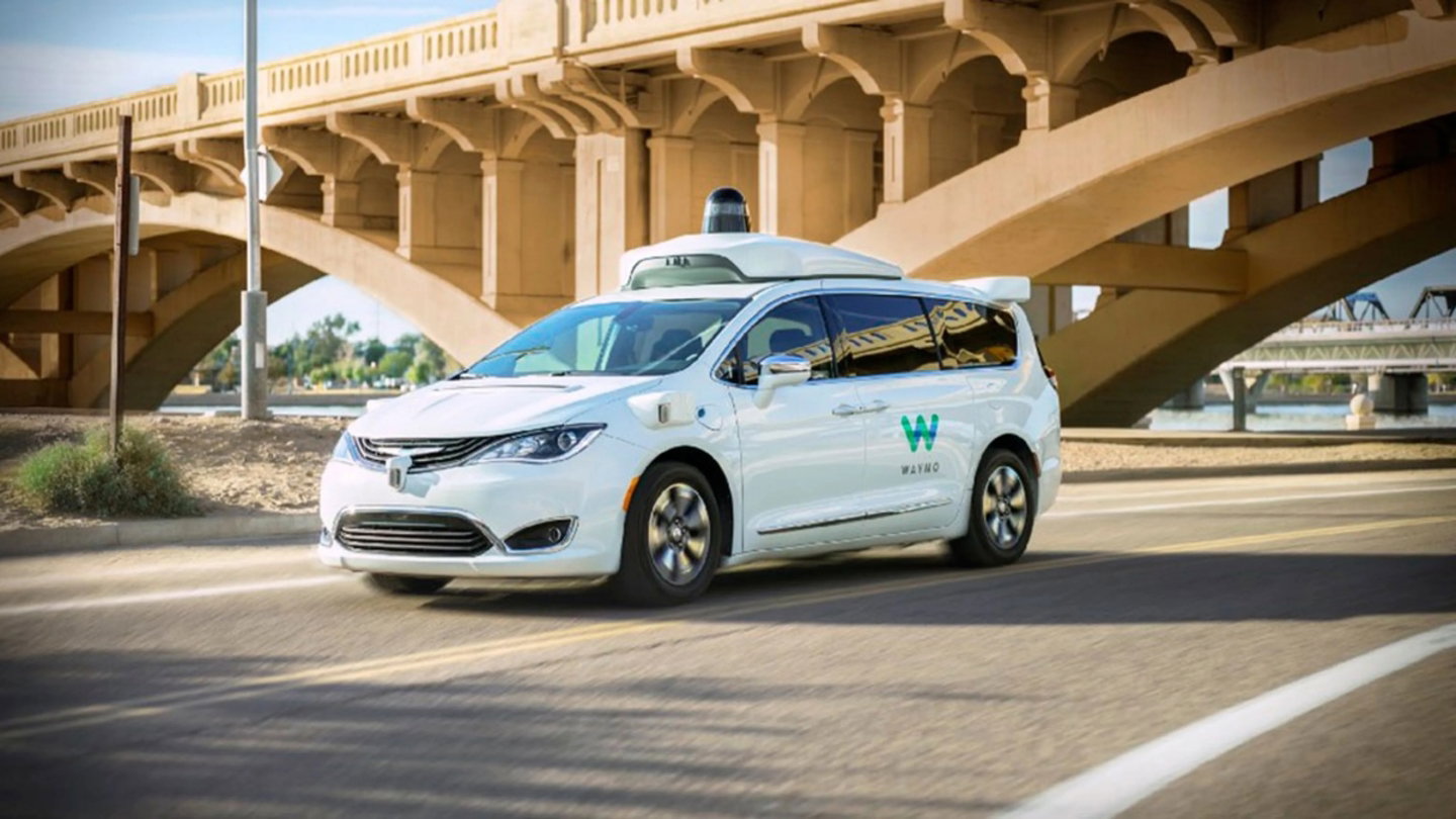 Waymo opera con coches autónomos