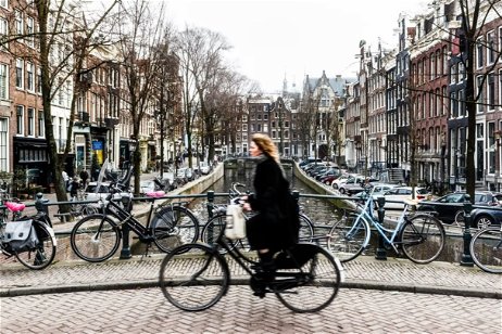Ámsterdam tiene un problema con la velocidad de las bicicletas y quiere resolverlo a distancia