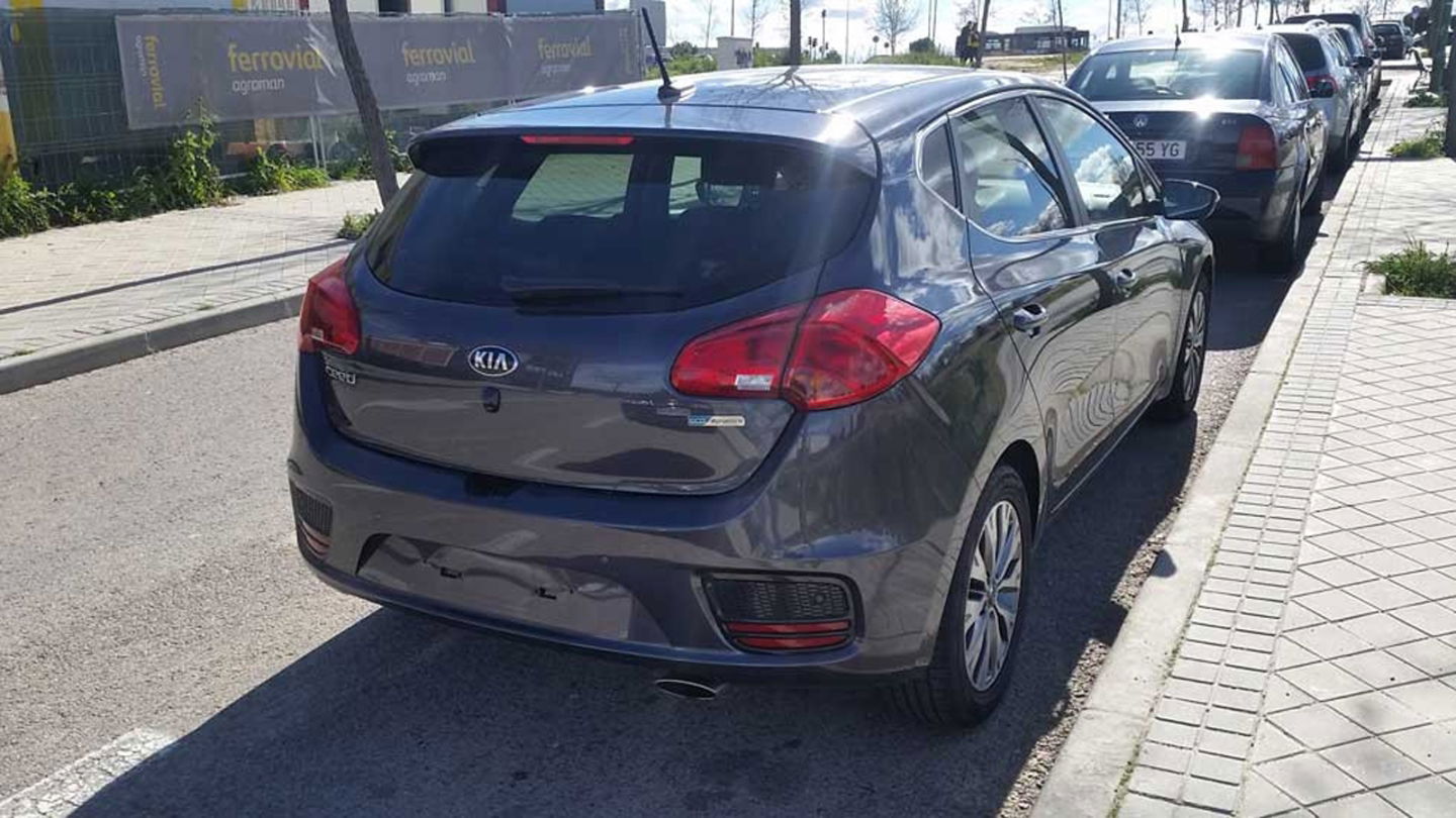 Llegar a donde está nuestro coche aparcado y encontrarlo sin matrícula. ¿Qué hacemos en ese caso?