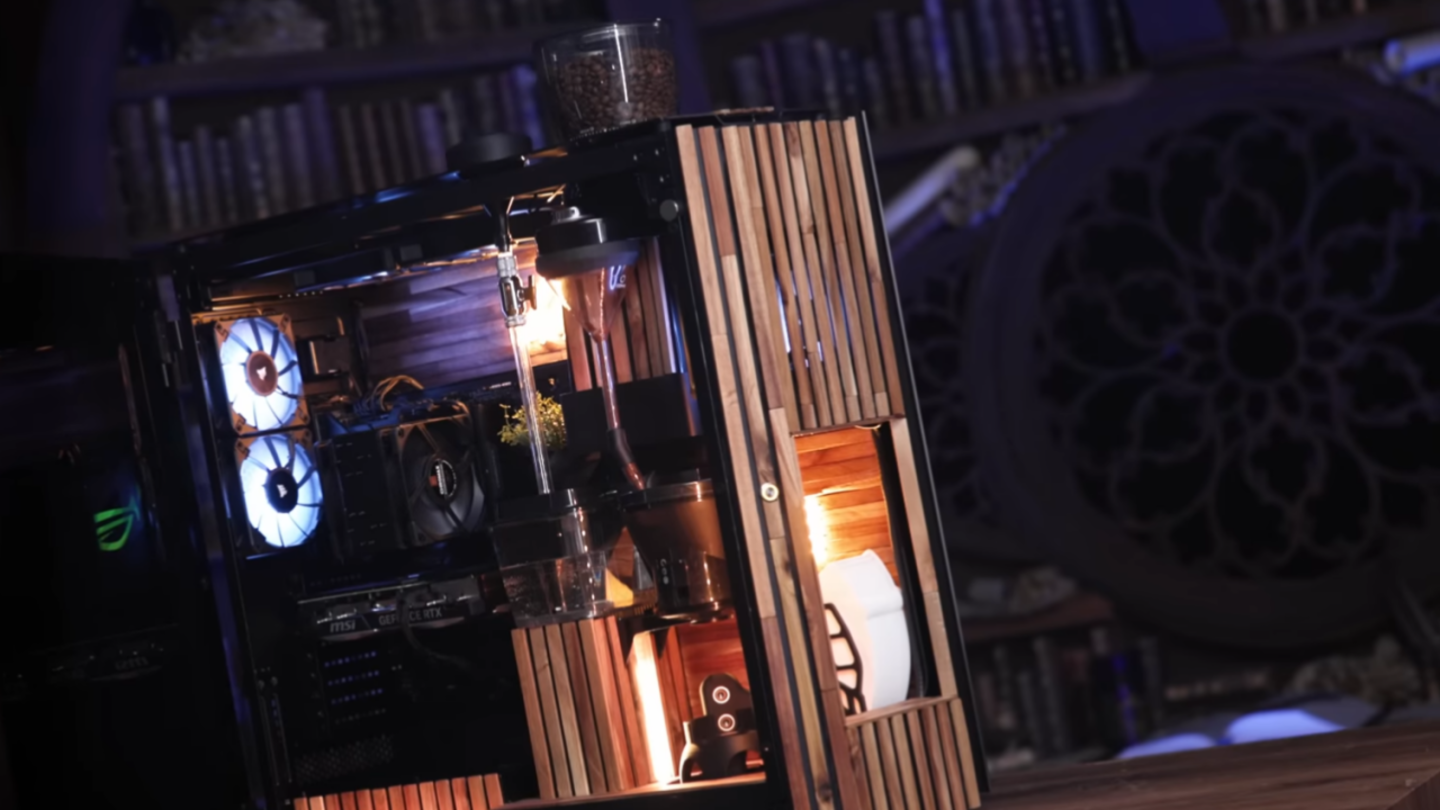 Detalle del PC gamer que permite hacer café