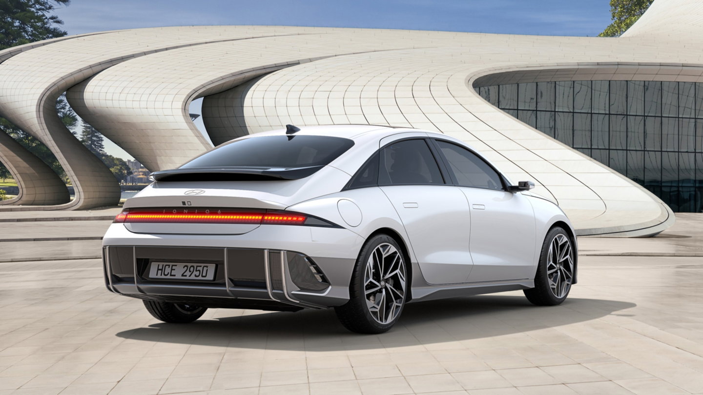 El Hyundai Ioniq 6 es uno de los modelos que ya ofrece un sistema de carga ultrarrápida