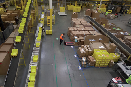 Oxfam destapa la vigilancia y el sufrimiento de los trabajadores de Amazon y Walmart en Estados Unidos