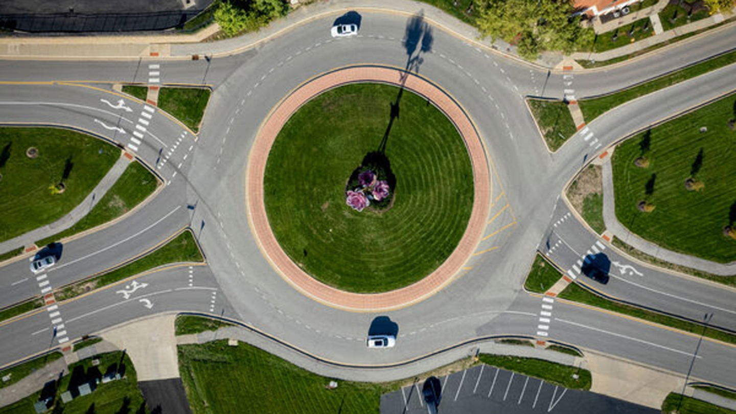 La población de Carmel, en Indiana, es la ciudad con más rotondas de Estados Unidos. Tienen más 125 'roundabouts' de las 4.000 que hay en el país