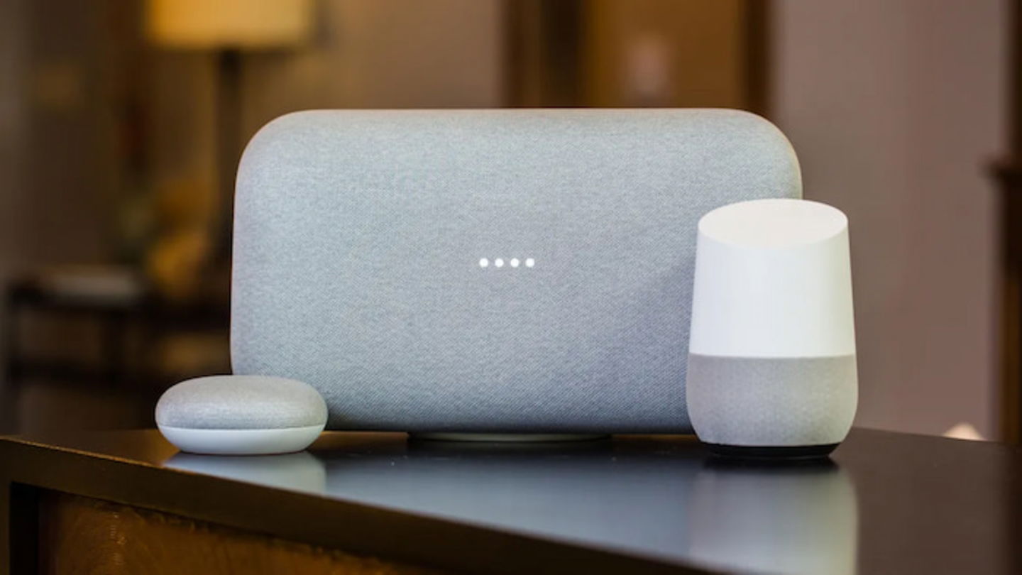 El Google Home puede enviar un mensaje a otros de estos dispositivos inteligentes vinculados que tengas en casa