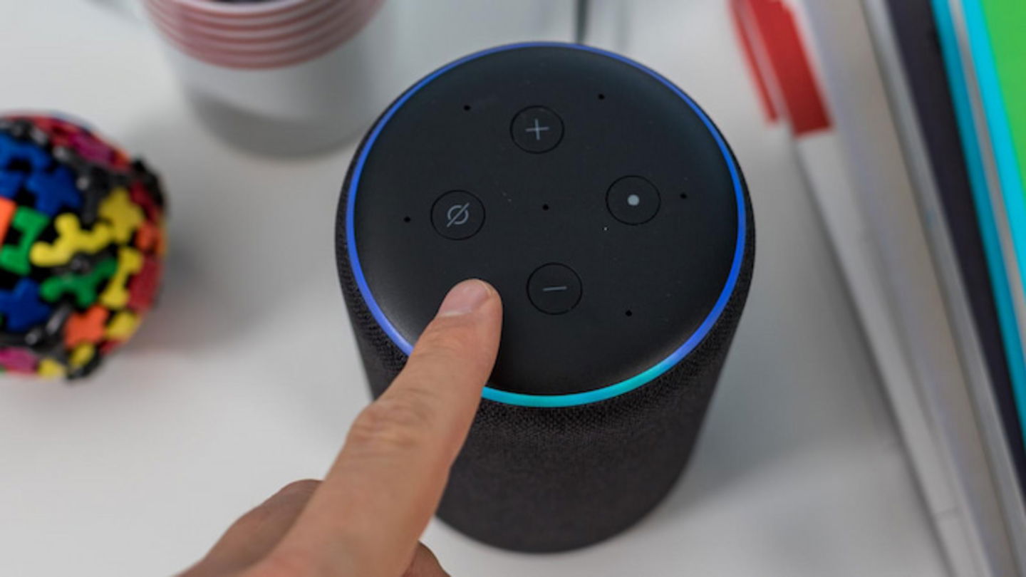 Es fundamental que siempre busques e instales actualizaciones de Alexa