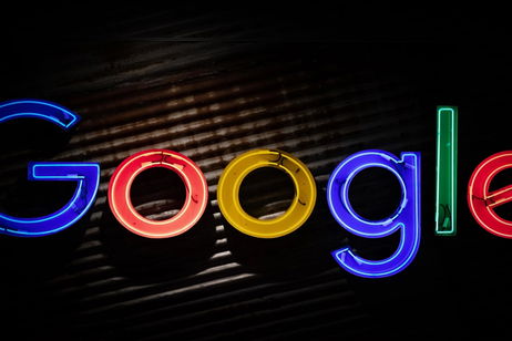 Google provoca risas con su nuevo motor de búsqueda IA: pide que comamos piedras y pizza con pegamento