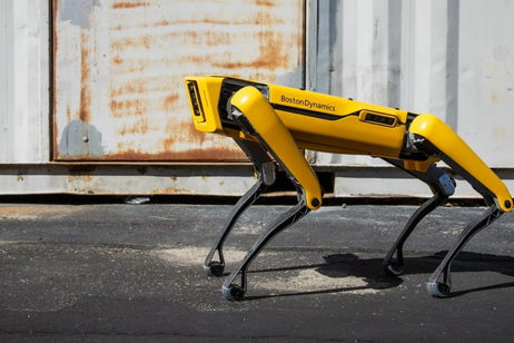 Un grupo de estudiantes se esfuerza por darle un uso civil a este perro robot y le han enseñado a bailar