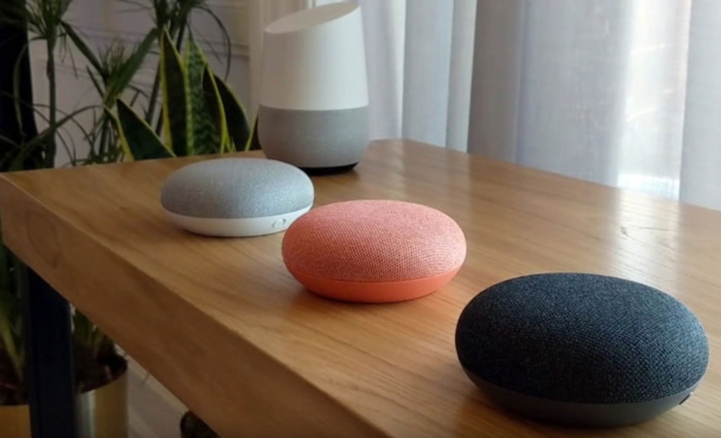 También puedes pedirle al Google Home que reproduzca algún vídeo o película por ti