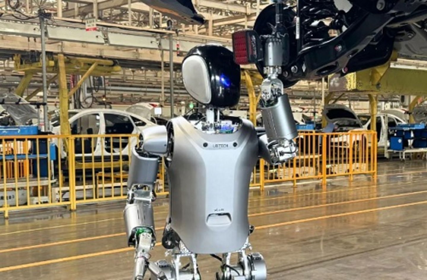 Una empresa contrata robots humanoides para ayudar a fabricar coches. Mejorarán la producción sin descansar