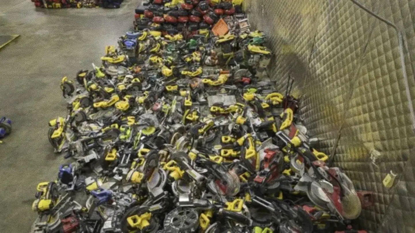 Imagen de algunas de las herramientas almacenadas por los ladrones del caso del carpintero y el AirTag