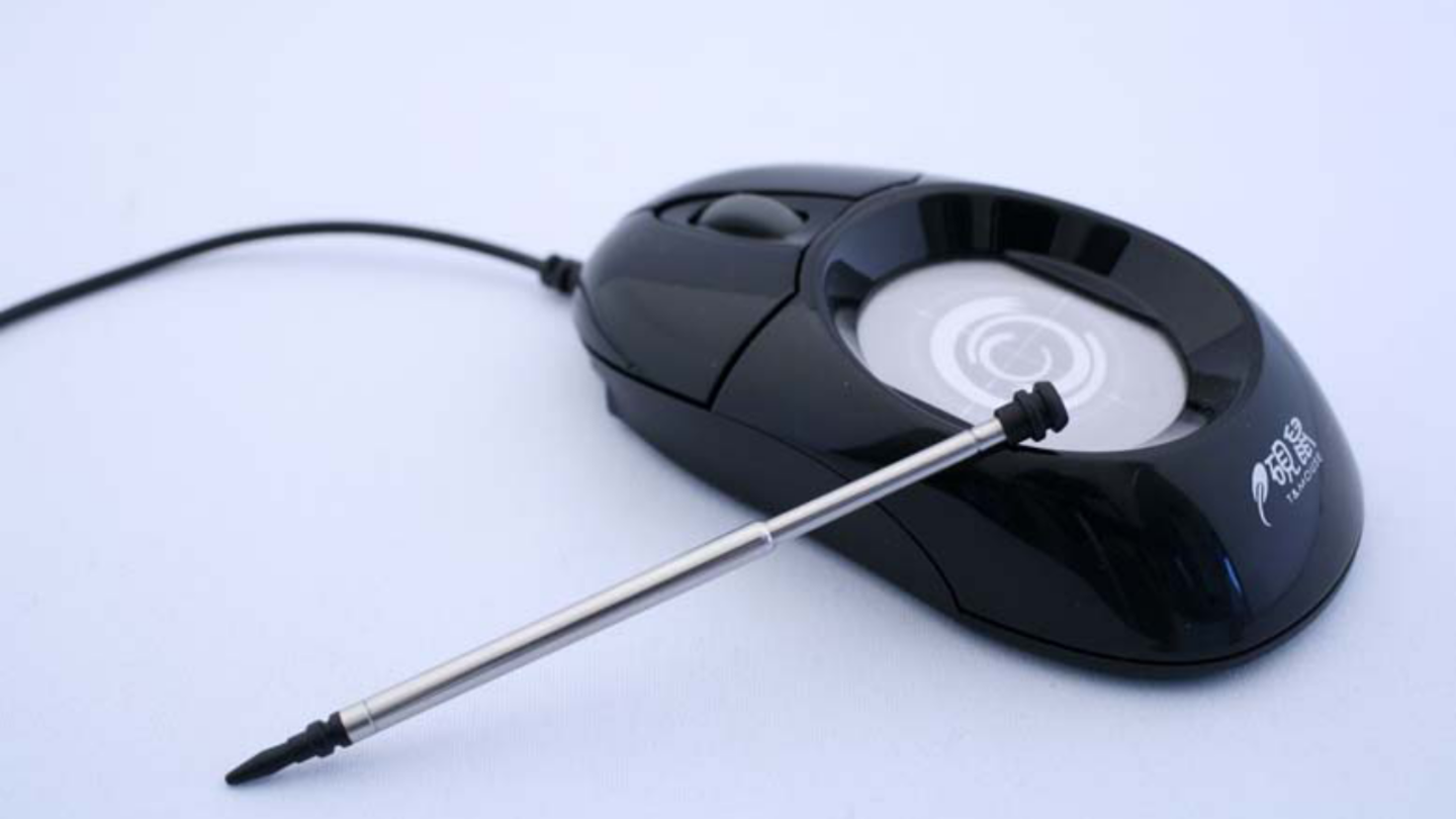 Imagen del ratón con lápiz táctil de la compañía Hanvon