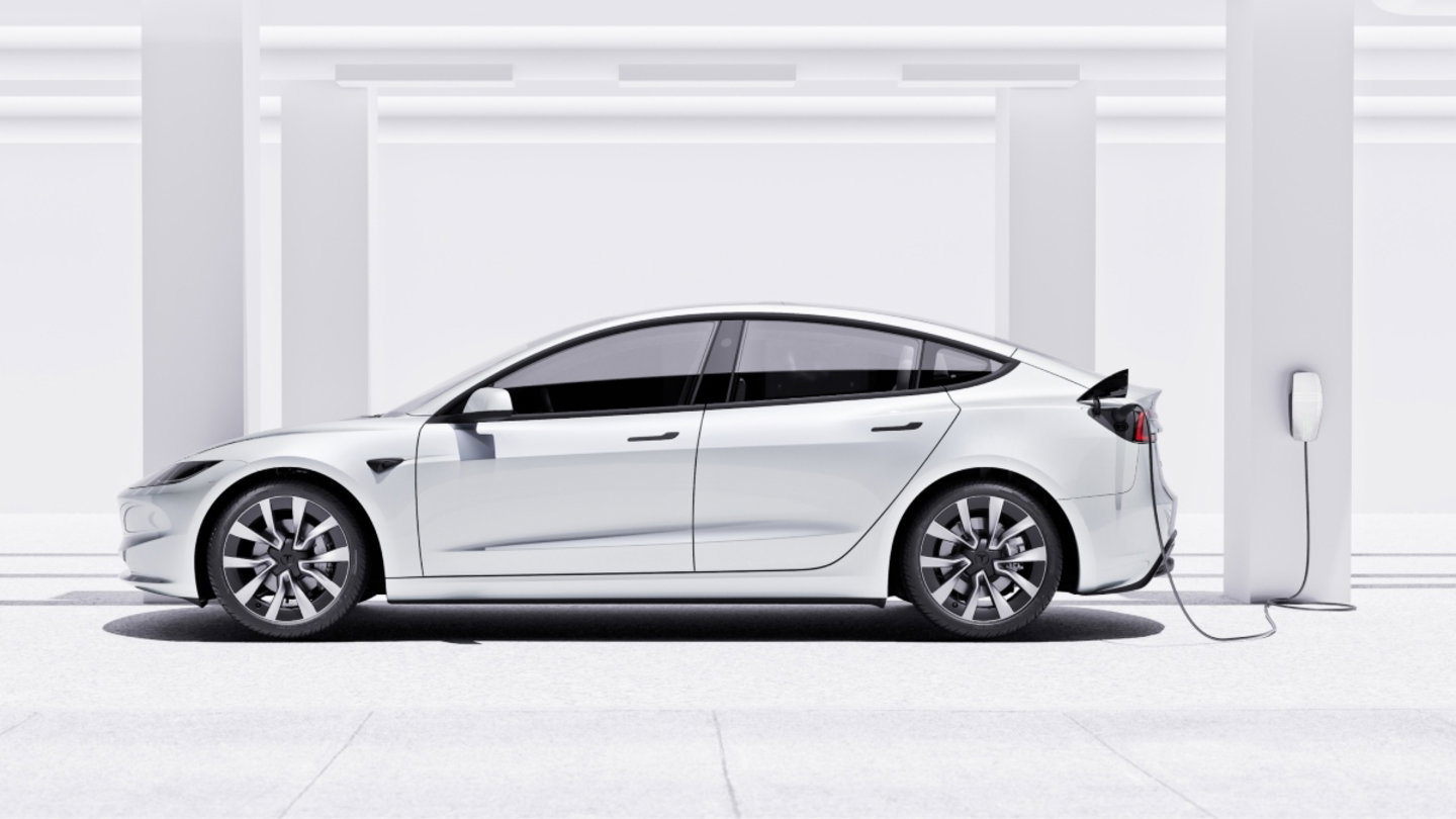 El Tesla Model 3 cargando