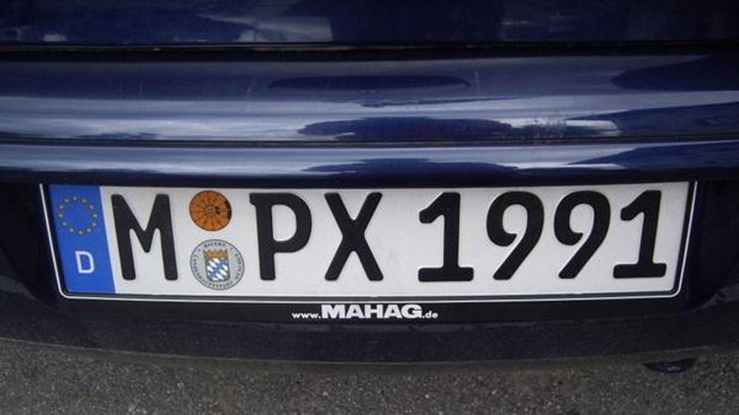Este es el formato de una matricula estándar en Alemania cuando no es una placa de matrícula intercambiable